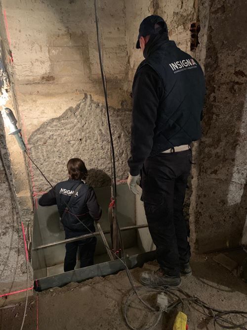 comprobacion medidas cajon metalico en hueco de ascensor