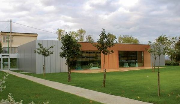 fachada ventilada alucubond en el colegio Vizcaya de Bilbao trabajos terminados