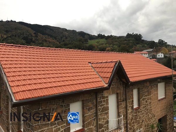 Renovacion de cubierta de teja plana con aislamiento termico trabajo terminado en Valle de Trabapa Vizcaya