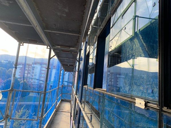 instalacion fachada ventilada ceramica en Bilbao