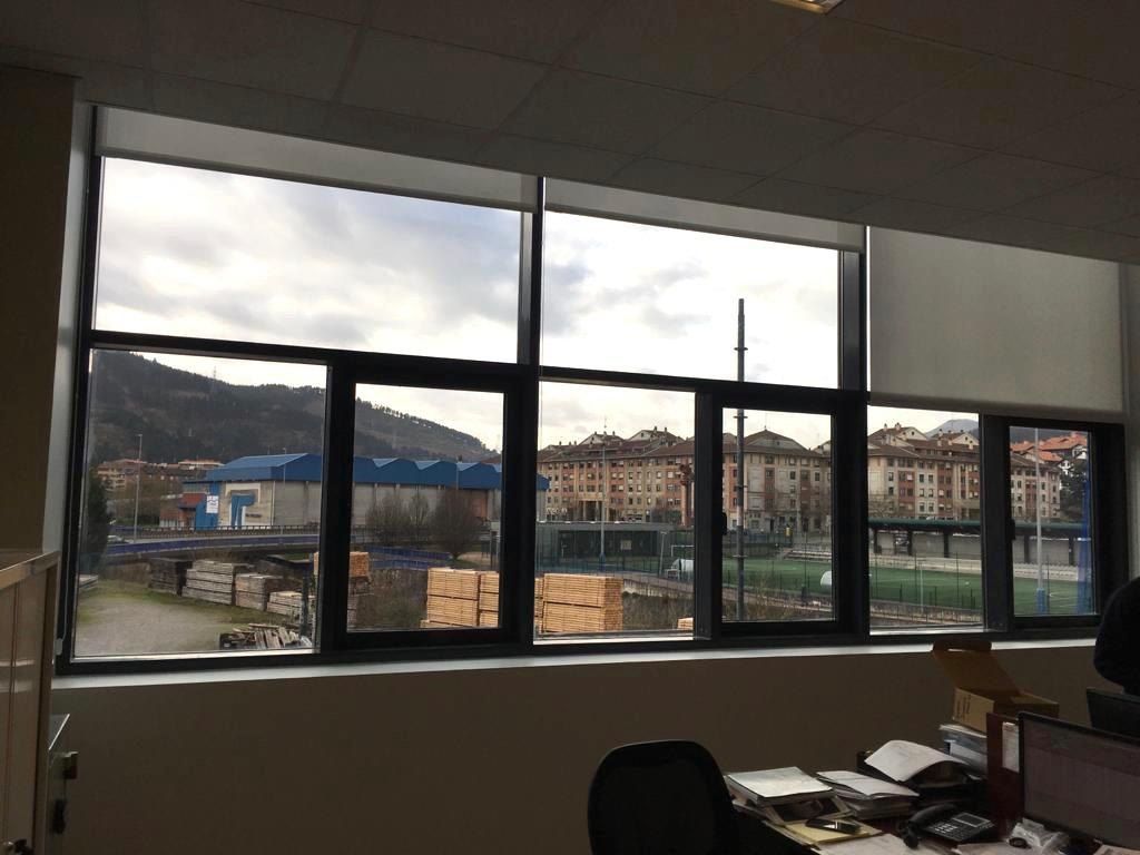 vista interior oficinas fachada ventilada Arrigorriaga en Bilbao