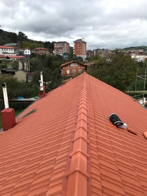 Cumbrera de teja ventilada