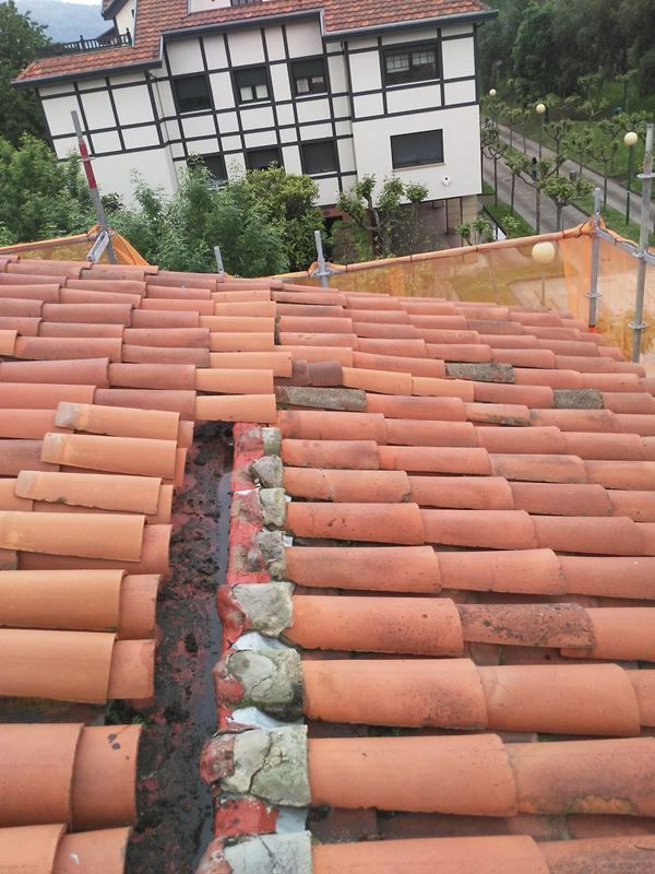 pesebre de tela asfaltica antes de su reparacion en Getxo Vizcaya pesebre de tela asfaltica antes de su reparacion en Getxo Vizcaya