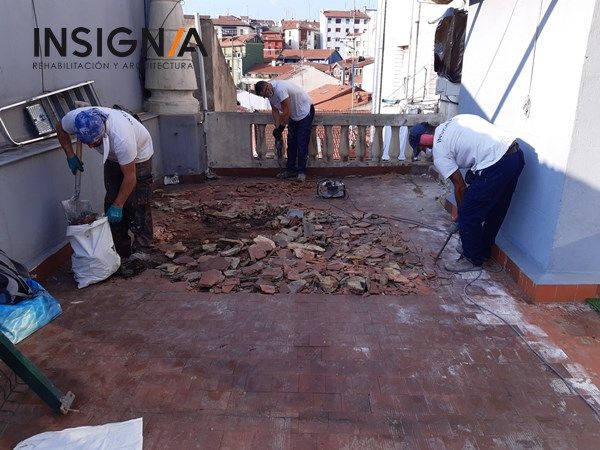 picado de baldosa existente para impermeabilizar terraza en Portugalete Bizkaia