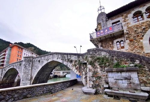 puente y casa de pescadores Ondarroa Bizkaia
