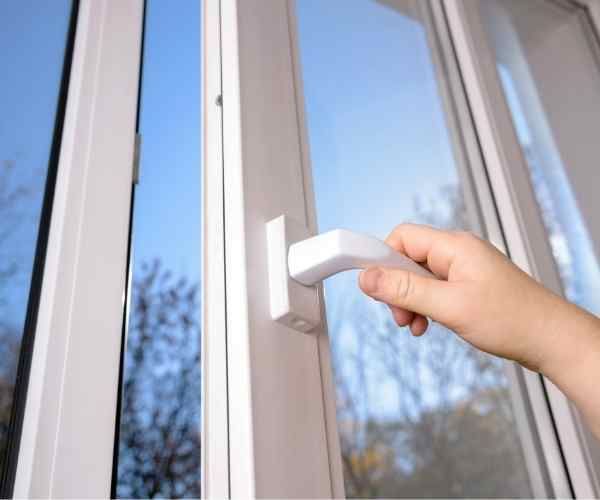abrir ventanas para evitar las condensaciones y ventilar las habitaciones