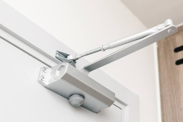brazo para puerta automatica plan de ahorro energetico