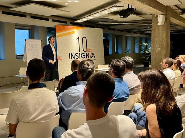 formacion realizada por Alejandro Hernández Seijo para celebrar el decimo anivesario de Insignia empresa de rehabilitacion de edificios en Bizkaia