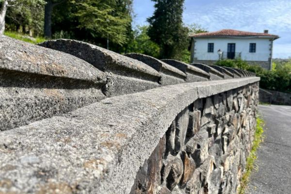 ermita de estilo romanico de san pelaio en bizkaia