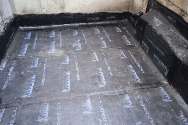 impermeabilización asfáltica bicapa con acabado en escamas de pizarra
