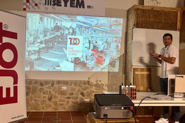 jornada técnica EJOT para mostrar su sistema de fijación para fachadas ventiladas CROSSFIX