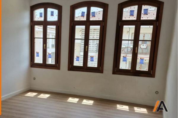 Acabados en viviendas segregadas en edificio de Durango, Bizkaia.