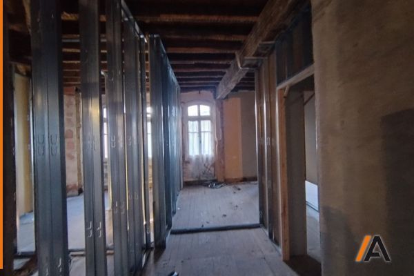 nuevas distribuciones de espacios con pladur para segregar vivienda en Durango, Bizkaia.