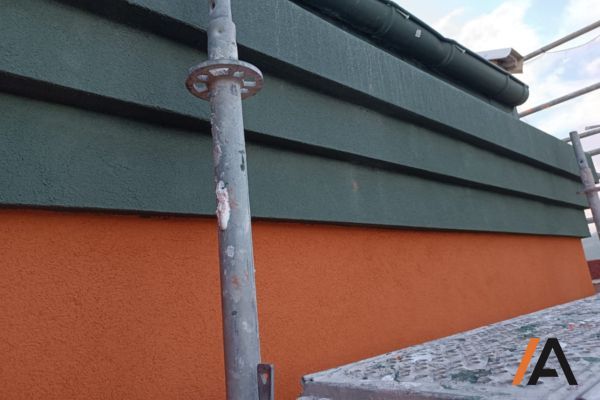 parte superior de la fachada rehabilitada en Erandio parte superior de la fachada rehabilitada en Erandio