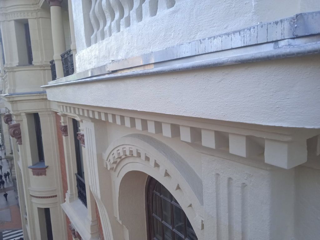 rehabilitación de fachada terminada en edificio histórico en Bilbao