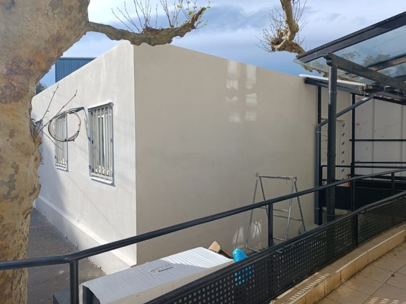 aislamiento térmico de una caseta prefabricada en un colegio de Bizkaia