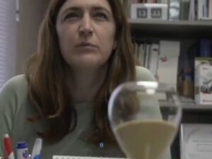 Amaya Alonso en reunión diaria de 15 minutos por el método Agile en Insignia