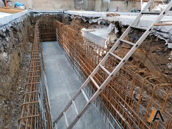 armado de estructura del foso con hierro corrugado