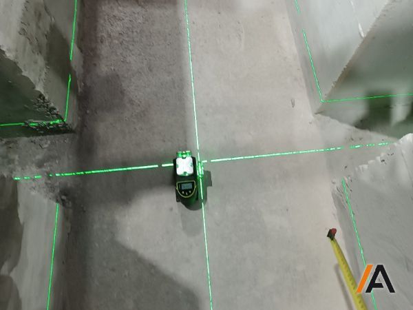 utilizacion de equipos topográficos de alta precision para excavación en foso en nave industrial en bizkaia