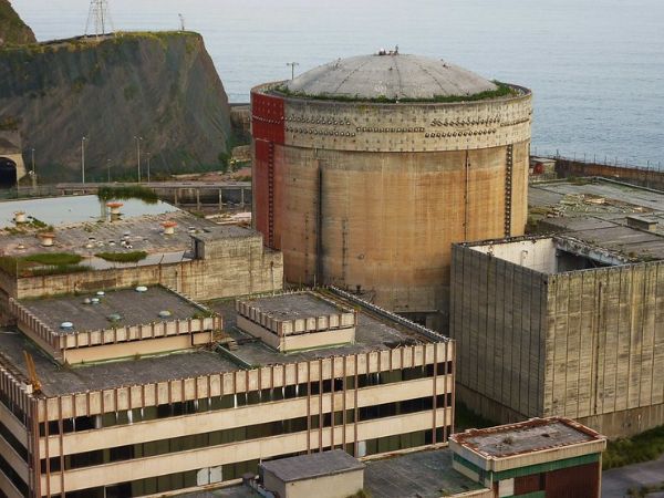 Edificios abandonados en Bizkaia Central Nuclear de Lemoiz Edificios abandonados en Bizkaia Central Nuclear de Lemoiz