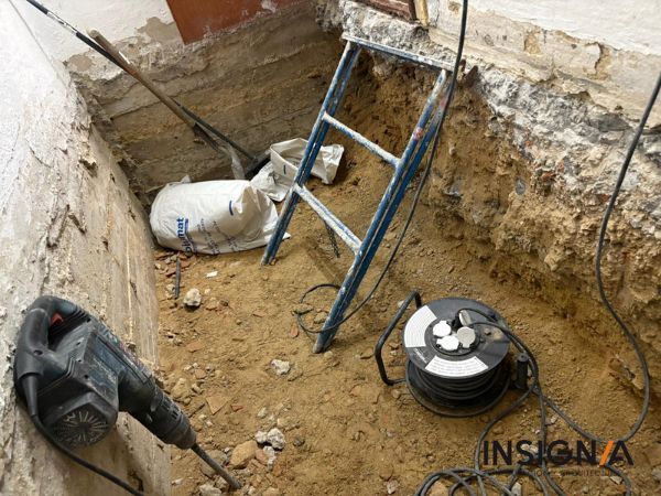 excavación de foso para llevar el ascensor a cota cero