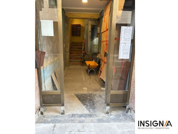 suelo del portal a la nueva cota sin escalon de acceso al portal