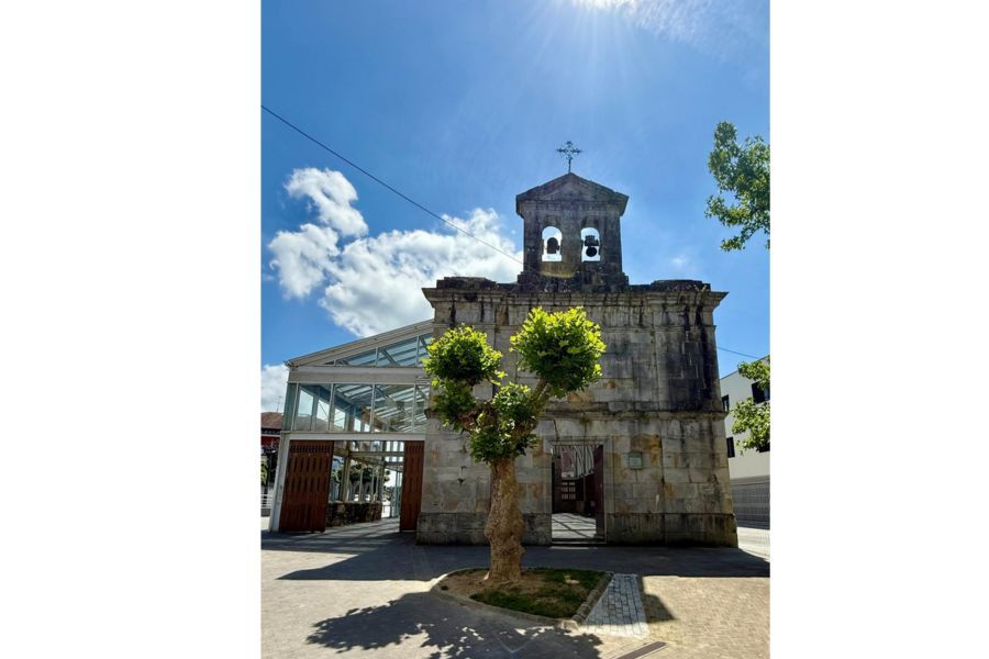 iglesia Andra Mari de Mungia patrimonio arquitectonico de bizkaia vista puerta principal