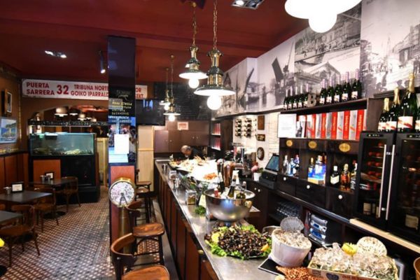 interior rimbombin marisqueria en Bilbao