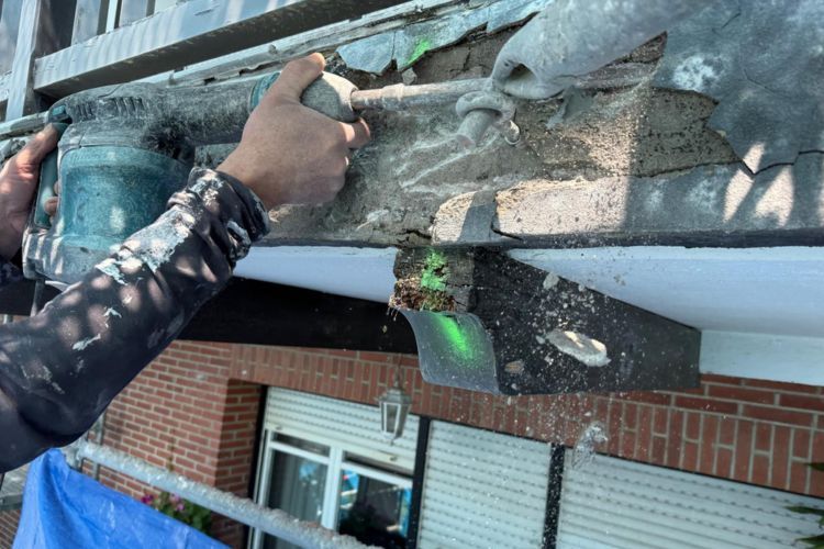 rehabilitación de balcones en fachada de edificio en Getxo
