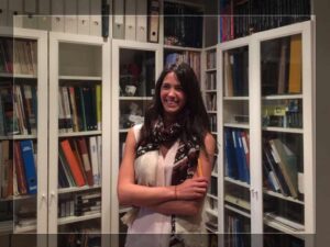 sonia-villanueva-con-obras-insignia
