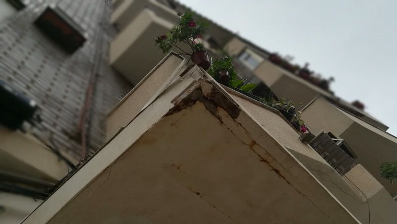 peligro por desprendimiento de cornisas rehabilitacion fachadas bizkaia