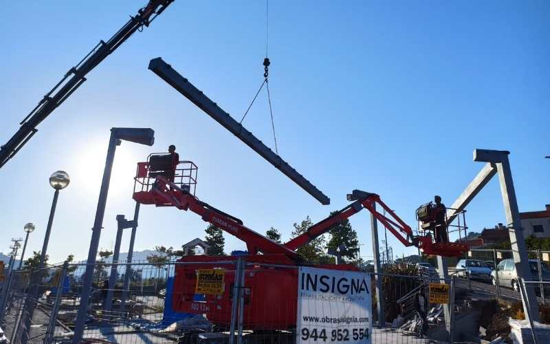 montaje estructura metalica cubricion parque infantl atxiga en Olatxu, Arrigorriaga