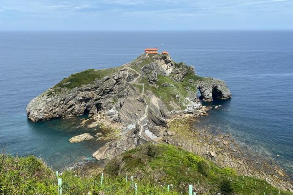 san juan de gaztelugatxe y la ermita San Pelaio