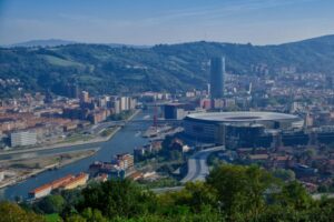 Edificios y suelo industrial en Bizkaia: “de aquellos polvos, estos lodos”