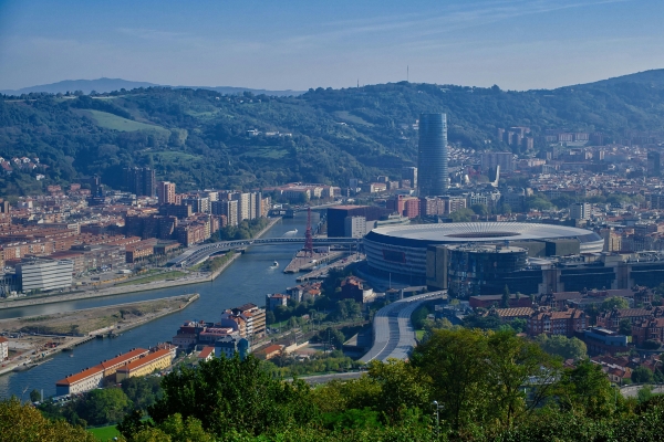 Edificios y suelo industrial en Bizkaia: “de aquellos polvos, estos lodos”