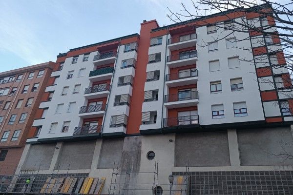 fachada rehabilitacion con sate en Erandio