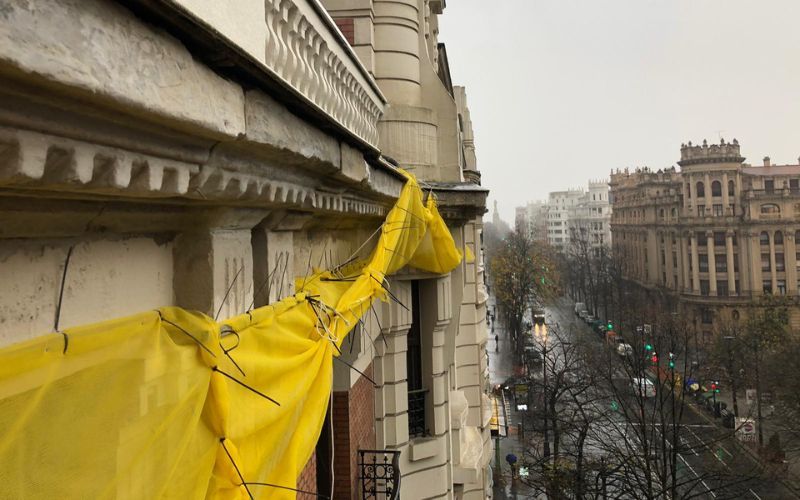 Rehabilitación de fachada histórica en Bilbao por Insignia