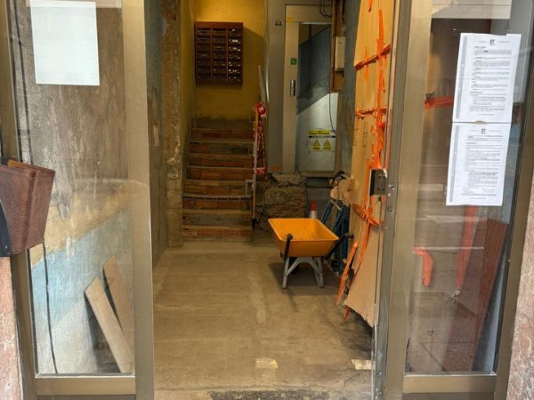 obras de accesibilidad en erandio. Bajamos ascensor a cota cero.