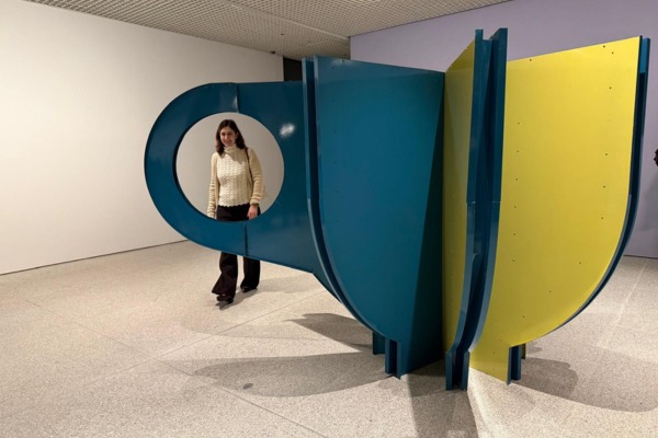 Amaya Alonso Asla, gerente Insignia Rehabilitación y Arquitectura durante su visita a la exposición de Denise Scott Brown en el Museo de Bellas Artes de Bilbao