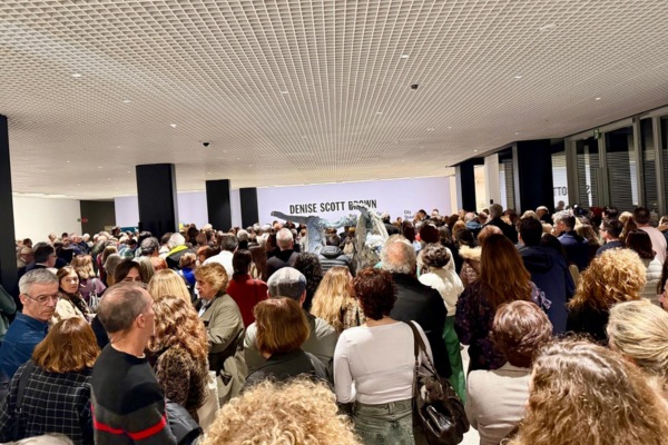 inauguracion exposicion de la arquitecta Denise Scott Brown en el Museo de Bellas Artes de bilbao