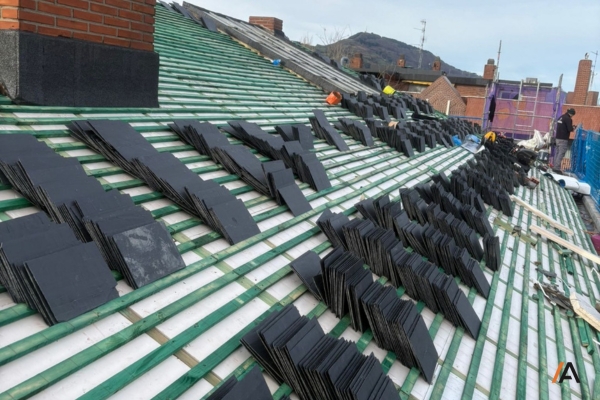 rehabilitación de cubierta inclinada en Getxo con placas de pizarra