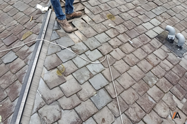Rehabilitación de cubierta inclinada en Getxo. Imagenes del inico de las obras.