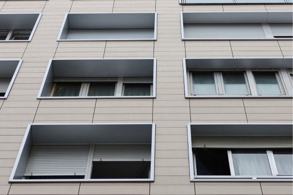 Fachadas ventiladas en Bizkaia en un edificio próximo a la costa